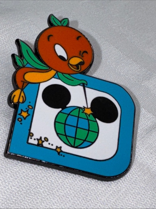 Disney Jewelry - Disney D23 exclusive pin featuring the Orange Bird.